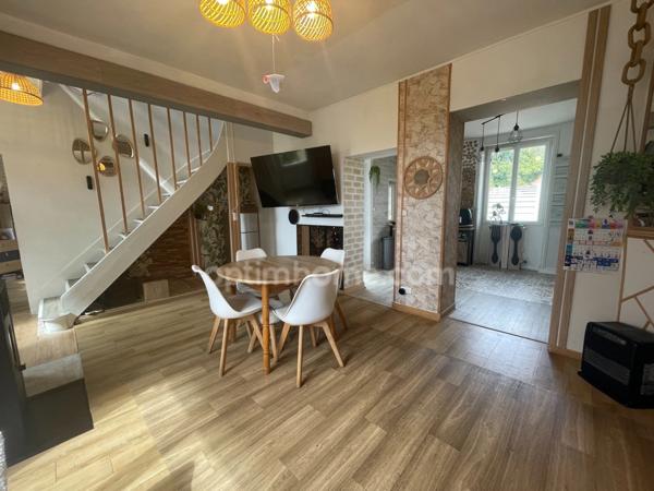 Belle maison en pierre de 4 chambres avec jardin de 515 m2 plat et clôturé.