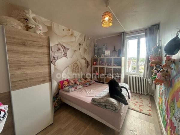 Belle maison en pierre de 4 chambres avec jardin de 515 m2 plat et clôturé.