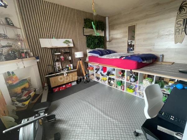Belle maison en pierre de 4 chambres avec jardin de 515 m2 plat et clôturé.