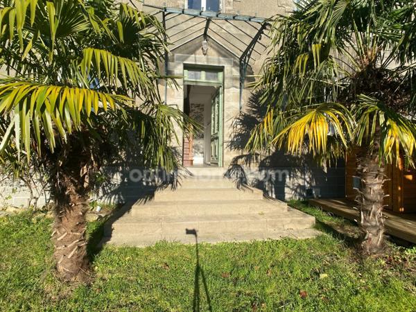 Belle maison en pierre de 4 chambres avec jardin de 515 m2 plat et clôturé.