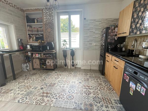 Belle maison en pierre de 4 chambres avec jardin de 515 m2 plat et clôturé.