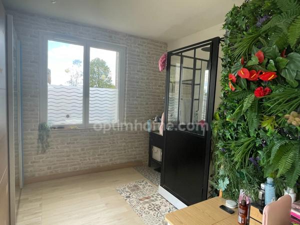 Belle maison en pierre de 4 chambres avec jardin de 515 m2 plat et clôturé.
