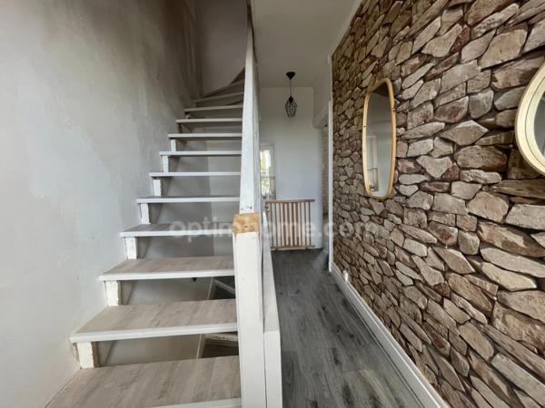 Belle maison en pierre de 4 chambres avec jardin de 515 m2 plat et clôturé.