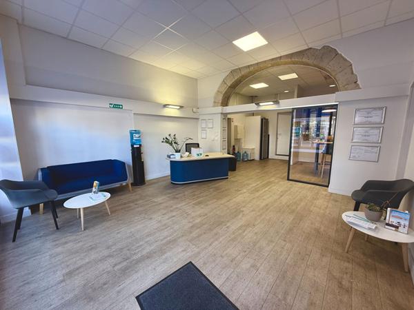 Local commercial Nimes quai de la fontaine