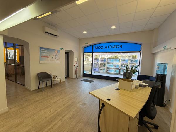 Local commercial Nimes quai de la fontaine