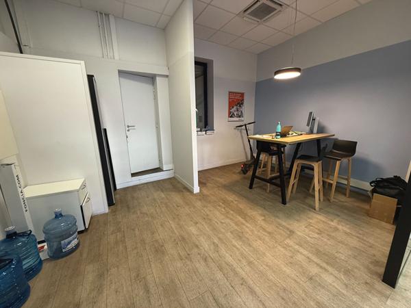 Local commercial Nimes quai de la fontaine