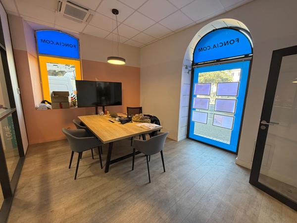 Local commercial Nimes quai de la fontaine