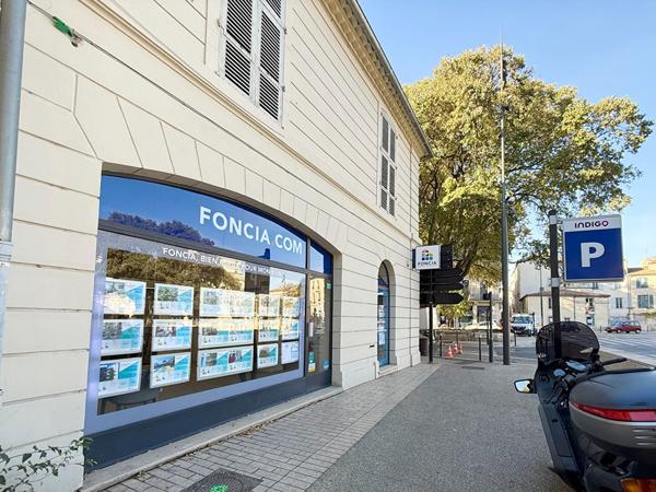 Local commercial Nimes quai de la fontaine