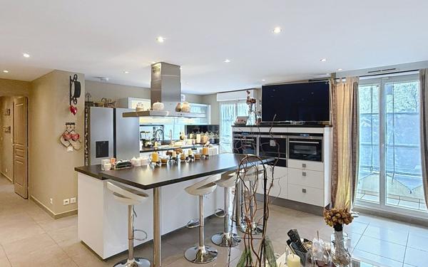 Appartement à vendre    3 pièces • 80 m2 Villeparisis