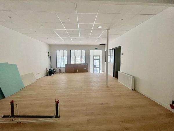 Local commercial 3 pièces 77.18 m2