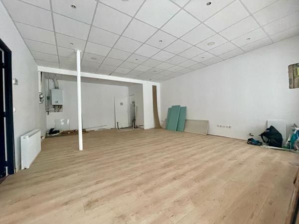 Local commercial 3 pièces 77.18 m2