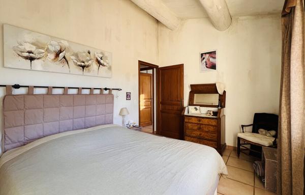 MAISON PROVENCALE AVEC PISCINE - RARE