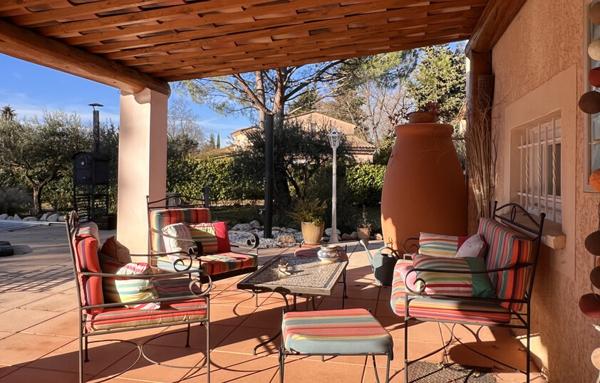 MAISON PROVENCALE AVEC PISCINE - RARE