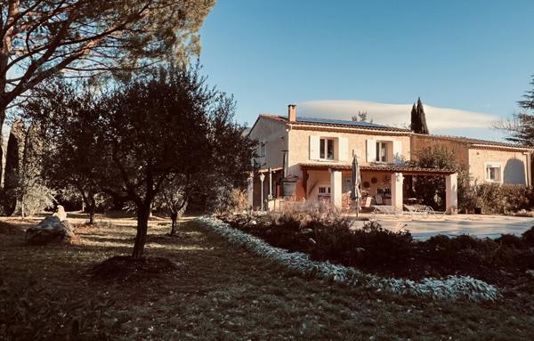 MAISON PROVENCALE AVEC PISCINE - RARE