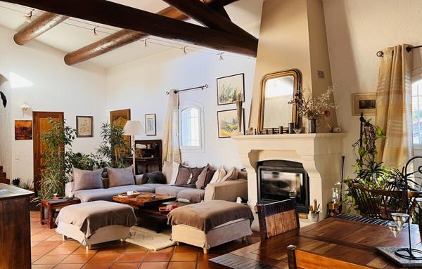 MAISON PROVENCALE AVEC PISCINE - RARE