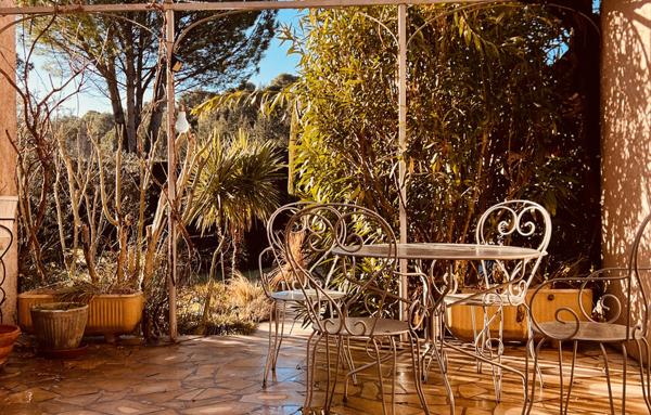 MAISON PROVENCALE AVEC PISCINE - RARE