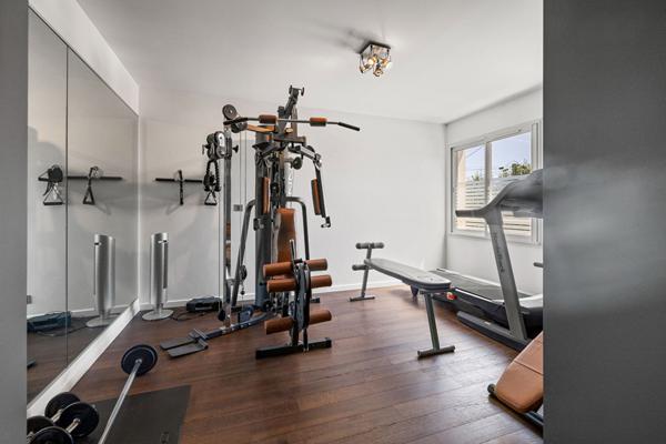 Maison d'Architecte avec Jardin et Piscine à Talence  À 10 min à pied du Parc Peixotto