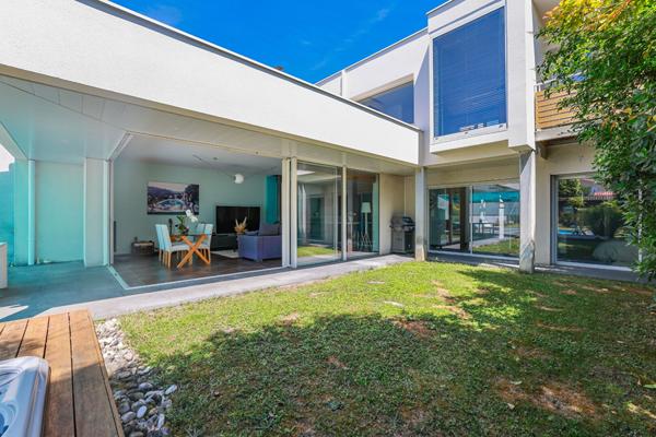 Maison d'Architecte avec Jardin et Piscine à Talence  À 10 min à pied du Parc Peixotto