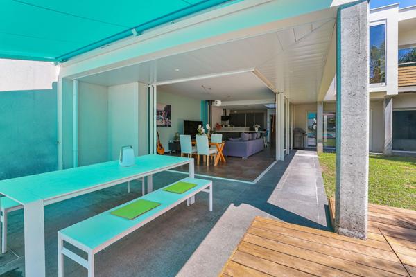 Maison d'Architecte avec Jardin et Piscine à Talence  À 10 min à pied du Parc Peixotto