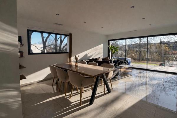 Maison contemporaine , de 108 m2 en parfait état.