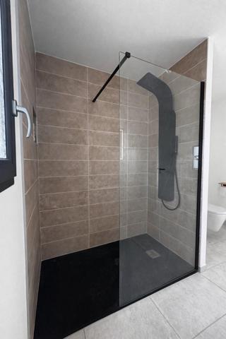 Maison contemporaine , de 108 m2 en parfait état.