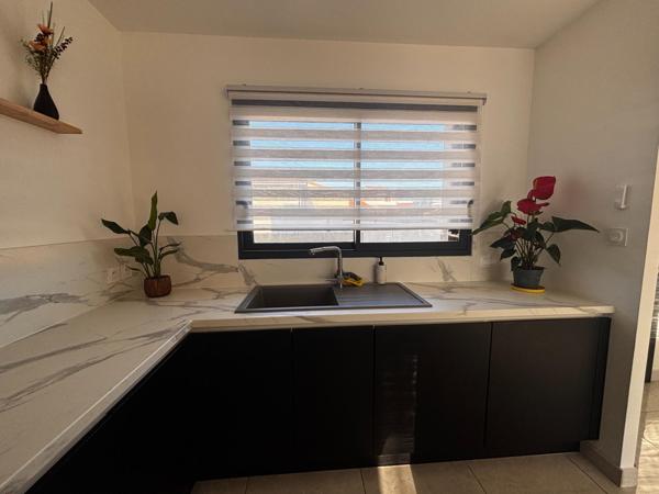 Maison contemporaine , de 108 m2 en parfait état.