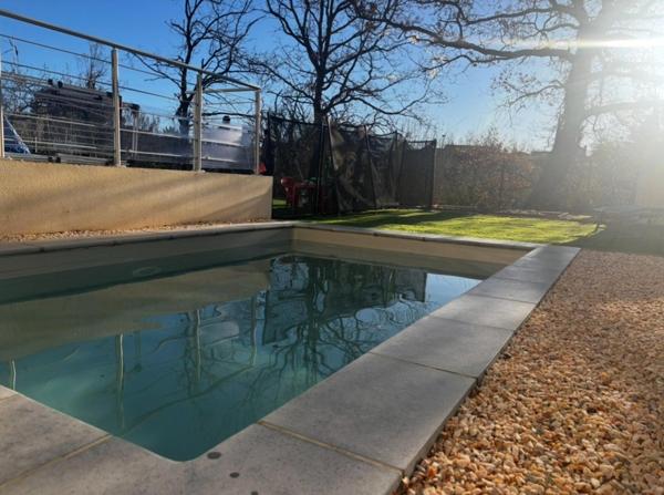 Maison contemporaine , de 108 m2 en parfait état.