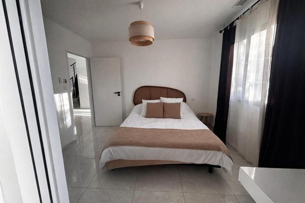 Maison contemporaine , de 108 m2 en parfait état.