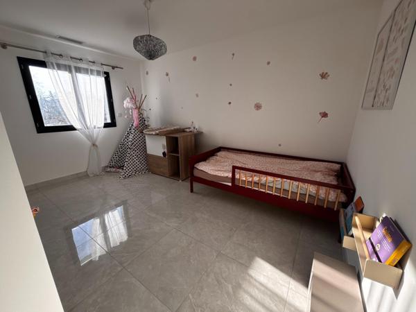 Maison contemporaine , de 108 m2 en parfait état.