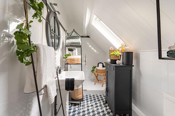 L’adresse idéale : maison avec dépendance au calme, proche gare et commerces