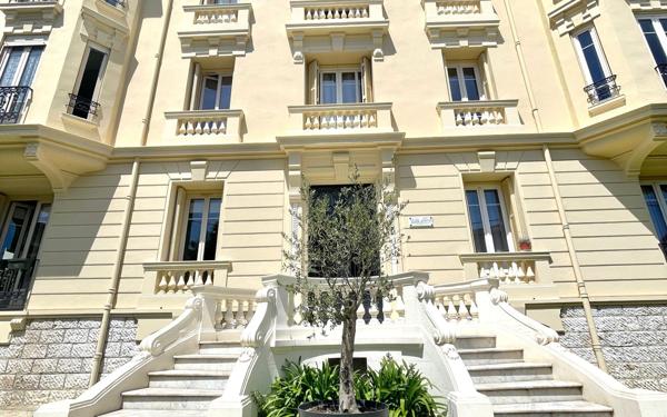 Appartement à vendre    3 pièces • 73,60 m2 Nice