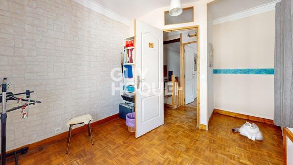 EXCLUSIVITÉ - HYPERCENTRE : Duplex de Caractère aux Multiples Possibilités