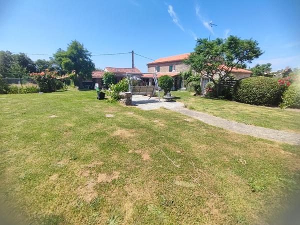 Maison Le Poire Sur Vie 6 pièce(s) - Idéal si vous avez des animaux !!