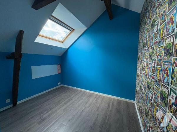 A proximité immédiate de RENNES : Une maison d'habitation comprenant :
- Au rez-de-chaussée : ...