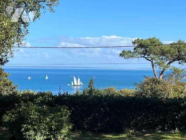 MAISON VUE MER -  BAIE DE CANCALE, ACCÈS DIRECT PLAGE ET GR 34.

Face à la magnifique Baie de...