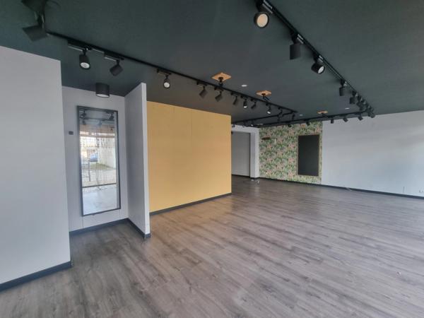 Local commercial 85m2 centre ville SAINT PIERRE D'OLERON (17)