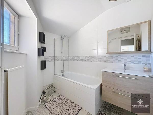Location                                                      Appartement
                        
                     3 pièces                      80 m2                     à Le Coteau