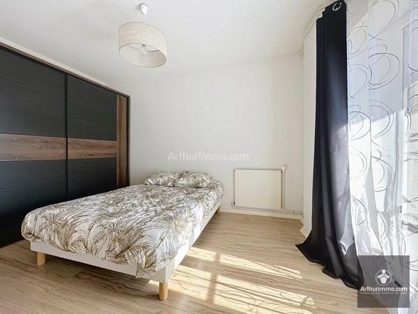 Location                                                      Appartement
                        
                     3 pièces                      80 m2                     à Le Coteau