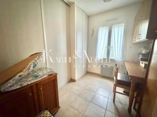 Plain-pied 2 chambres, bureau, jardin et garage