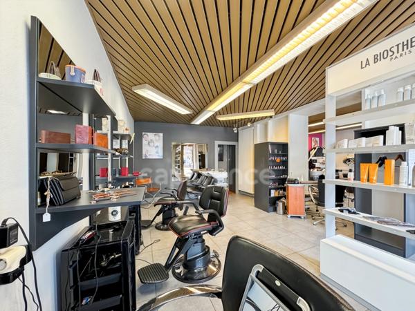 Salon de coiffure mixte, onglerie, esthétique à vendre CHATEAU CHINON VILLE (58), centre ville emplacement N°1