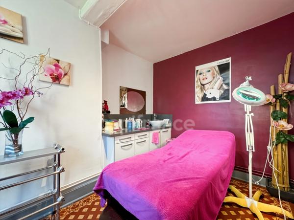 Salon de coiffure mixte, onglerie, esthétique à vendre CHATEAU CHINON VILLE (58), centre ville emplacement N°1