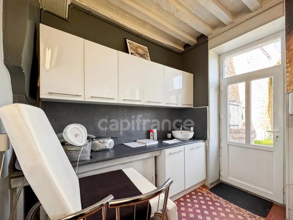 Salon de coiffure mixte, onglerie, esthétique à vendre CHATEAU CHINON VILLE (58), centre ville emplacement N°1