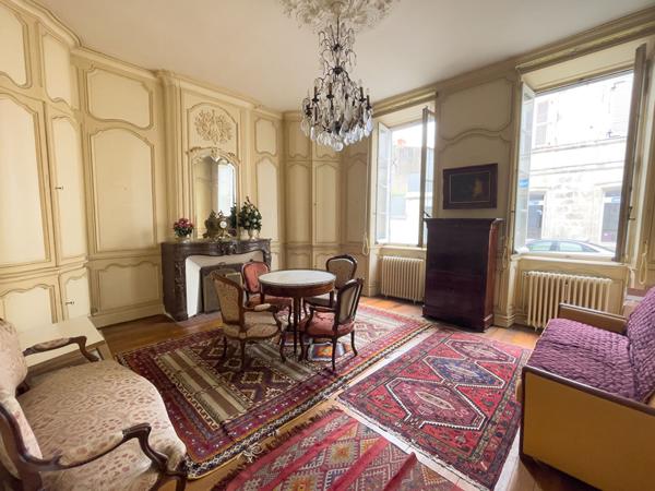 Appartement atypique Centre-Ville La Rochelle avec Cour Privée,  
La rochelle 17000