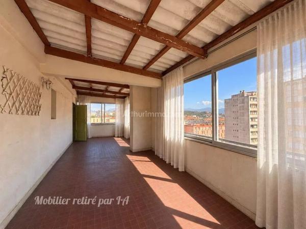 Vente                                                      Appartement
                        
                     6 pièces                      175 m2                     à Ajaccio