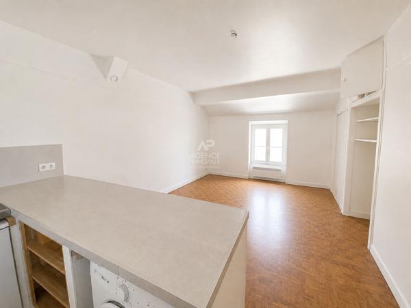 À vendre Studio de charme en plein coeur de Saint-Germain-en-Laye 190 000 € **  - Référence  18234