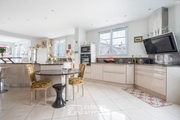 Maison familiale avec espace professionnel au Charentonneau