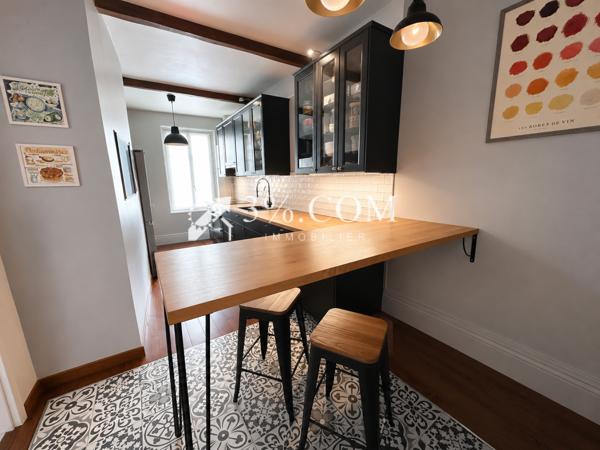 Appartement
                                                                                                                                                                                                                                                                                                                        5 pièce(s)                                                                                                                                                                                                          3 chambre(s)                                                                                                                                                                                                          142  m²