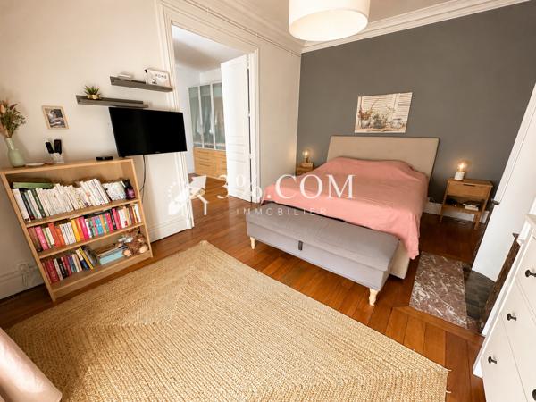 Appartement
                                                                                                                                                                                                                                                                                                                        5 pièce(s)                                                                                                                                                                                                          3 chambre(s)                                                                                                                                                                                                          142  m²