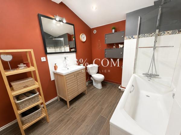 Appartement
                                                                                                                                                                                                                                                                                                                        5 pièce(s)                                                                                                                                                                                                          3 chambre(s)                                                                                                                                                                                                          142  m²
