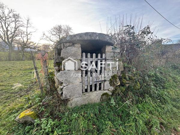 Authentique longère au cœur d’un hameau paisible de Giat